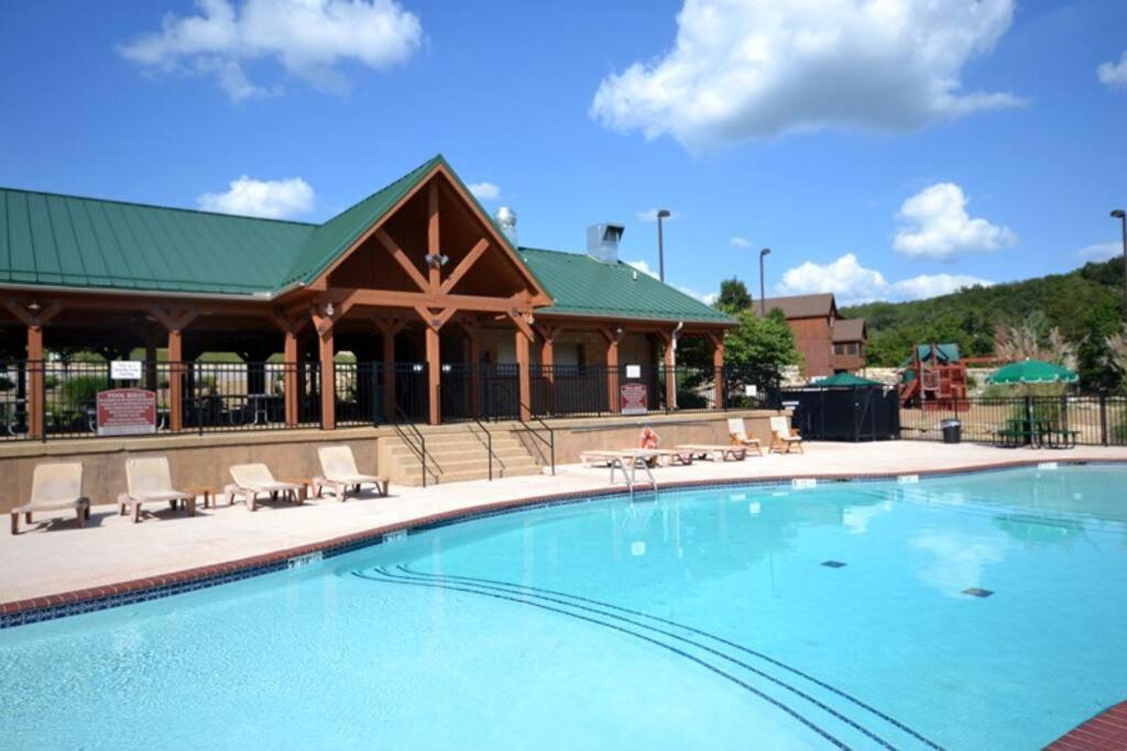 ברנסון ווסט Couples Condo Retreat Overlooking Golf Course מראה חיצוני תמונה