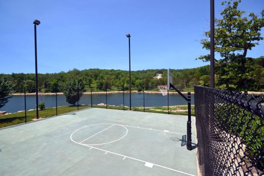 ברנסון ווסט Couples Condo Retreat Overlooking Golf Course מראה חיצוני תמונה