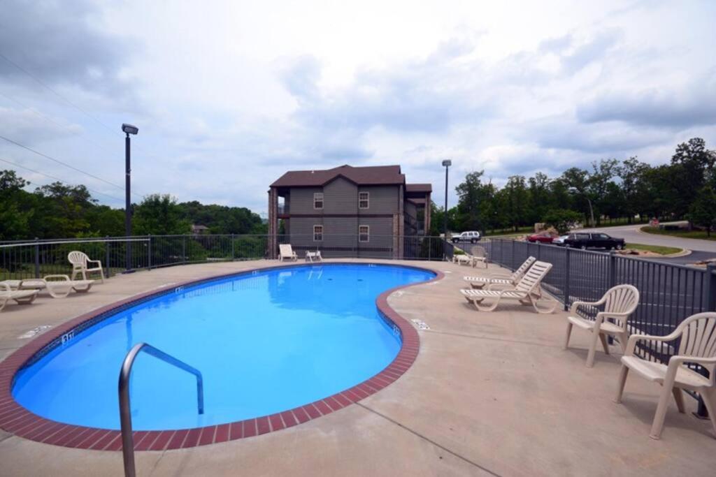 ברנסון ווסט Couples Condo Retreat Overlooking Golf Course מראה חיצוני תמונה
